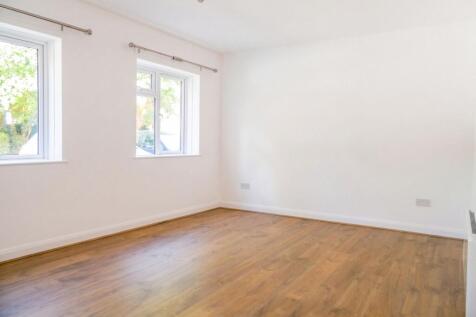 Bishopric, Horsham, RH12 photo 4
