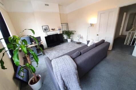123 Gorton lounge.jpg