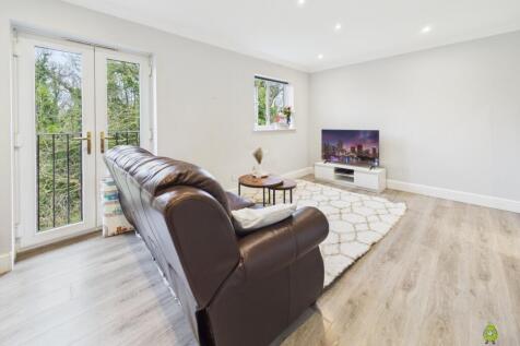  Presented by Clinton at EweMove Bexleyheath and D