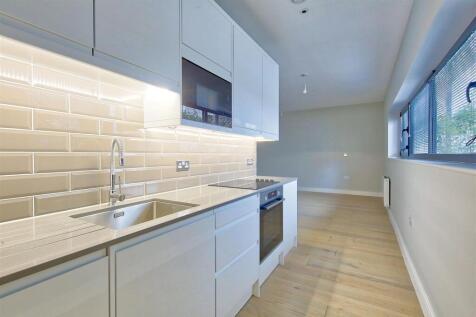 9_eton_court_the_broadway_cheam_village_image4_148