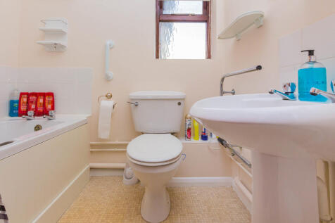 St. Peters Way, Irthlingborough photo 3