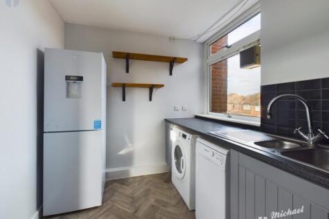 CAM03852G0-PR0142-STILL010