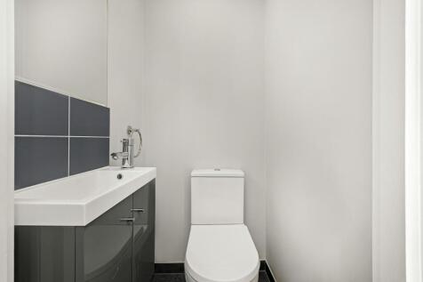 bathroom 1.jpg