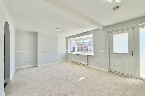 Tudor Avenue, Stanford-Le-Hope photo 4