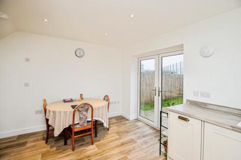 Kitchen/ Dining Room