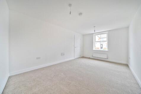 Willenhall Drive, Broughton, Aylesbury, HP22 photo 4