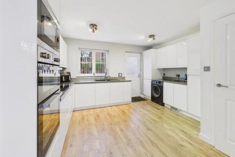 Living Kitchen with Dining Area