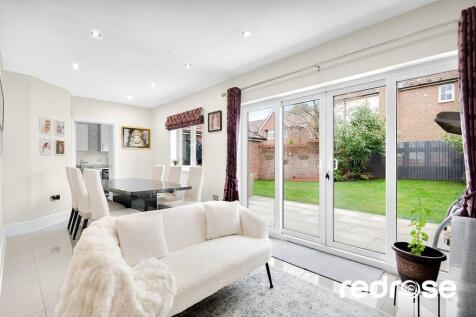 6 Steaton Close -...