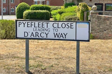 Pyfleet Close 