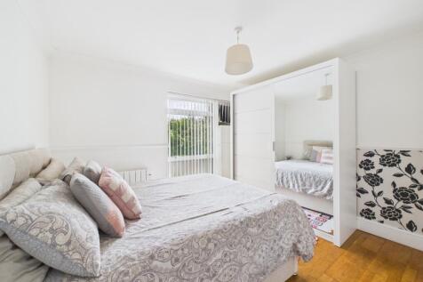 CAM02023G0-PR0168-STILL009