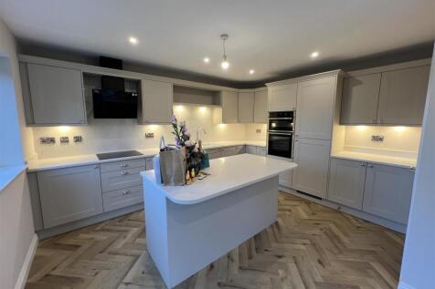 2 - Kitchen.jpg