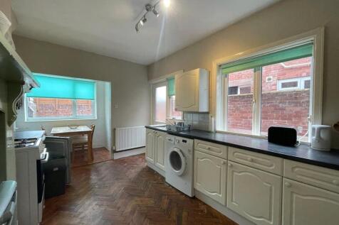 Wrentham Estate, Old Tiverton Road, Exeter, Devon, EX4 photo 3