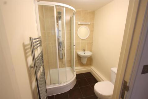 5 Longshore Apartments En Suite Shower