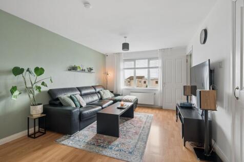 Lounge/ Dining Area