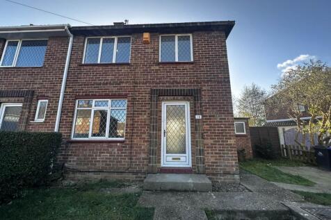3-bed terraced on Welland Avenue, Grimsby, £800/mo
