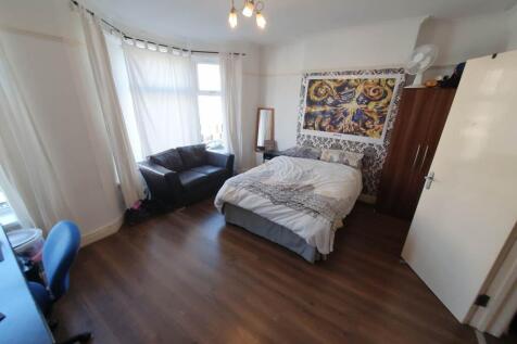 Front bedroom (1)