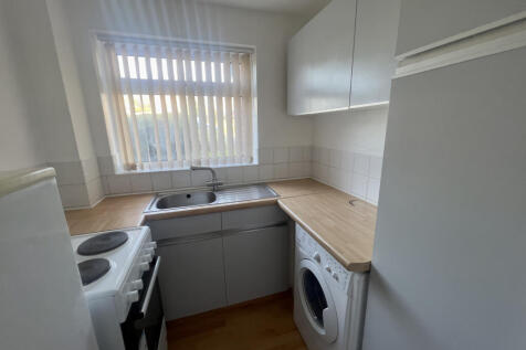 Rushmoor Drive, Rivermead Estate, Coventry, CV5 photo 4