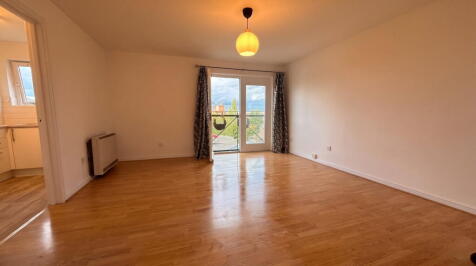 Manor Oaks Gardens, Sheffield, S2 5JY photo 4
