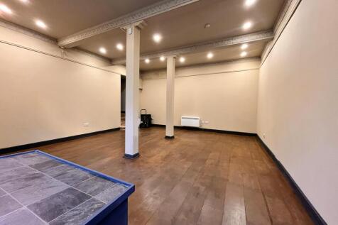 Retail Property (high street) to rent Image 4