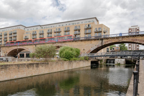 350529 - Commercial Road, London E14 - high res...