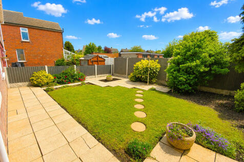 REAR GARDEN 3