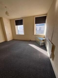 LOUNGE/BEDROOM 