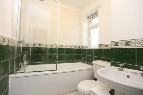 22 Glynde Hse bath.JPG