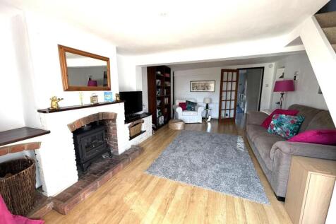 Lounge to kitchen 1.jpeg