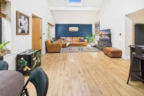 CAM02093G0-PR0053-STILL015