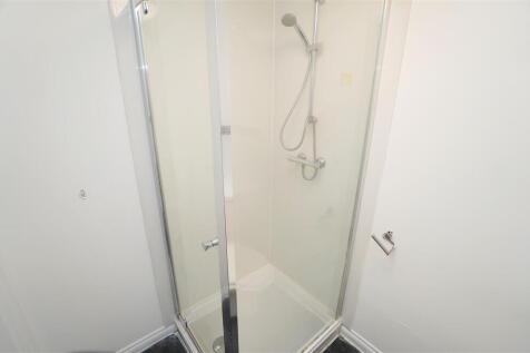 en suite shower.jpg