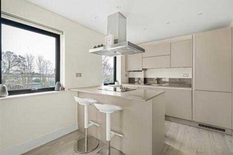 2 bed, 1 bath Flat in london - Photo 5