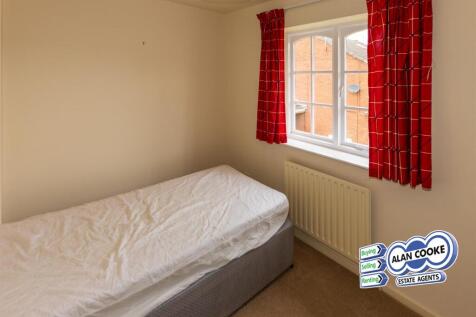 BEDROOM 2