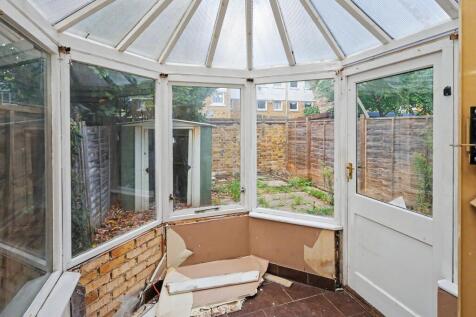 92 William Morley Close, London E6 1QZ