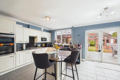 CAM02279G0-PR0096-STILL005