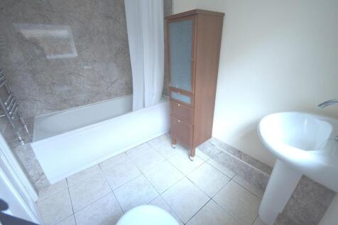 Bathroom (ground floor)