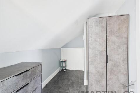 Shower Room 6. 2