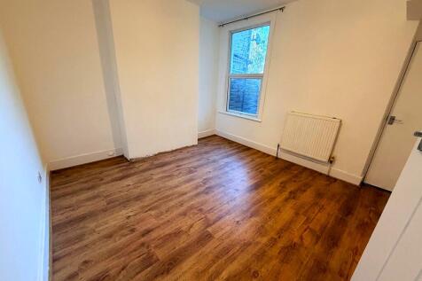 Fourth Avenue, Manor Park, Newham, London photo 3