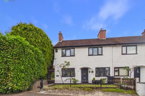 ***UNIQUELY LARGE GARDEN***DRIVE LEADING TO GARAGE***SLEEK FAMILY BATHROOM***GREAT TRANSPORT LINKS***PERFECT FOR FAMILIES***COTTAGE HOME***MODERN KITCHEN/DINER***GARDEN PERFECT FOR HOSTING***CLOSE TO 