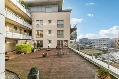 2 bed, 2 bath Apartment in cardiff - Photo 3