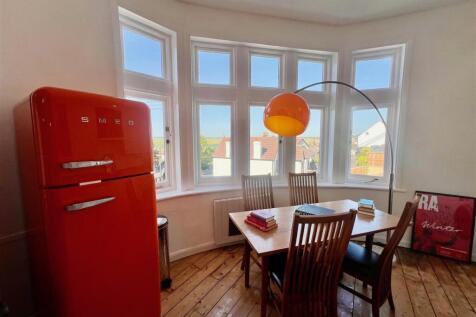 Leigh Park Road, Leigh-On-Sea, Essex photo 3