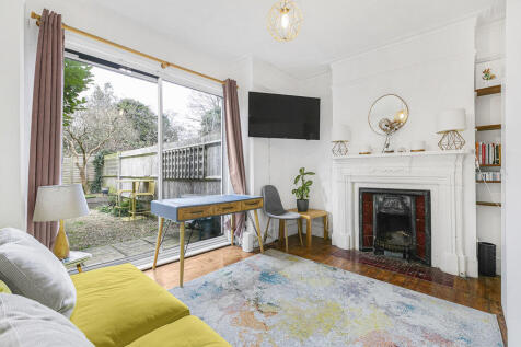 Reception/Bedroom