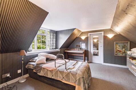 4 bed, 4 bath Detached in Glasgow - Photo 41