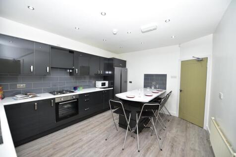 5-bed house on Hessle Terrace, Hyde Park, Leeds, LS6 1EQ, £2,800/mo