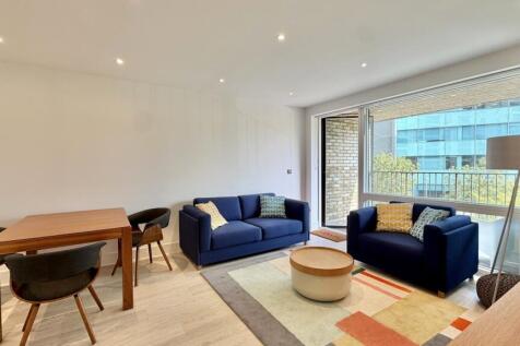 Bright and spacious modern living and dining ro...