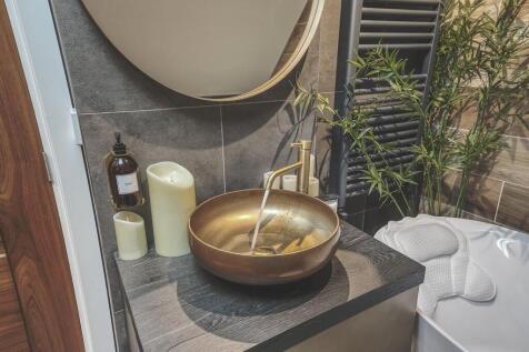 Superbly Appointed Bathroom