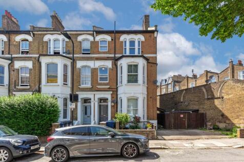 Flat 3, 21 Burlington Gardens, Acton, London, W3 6BA