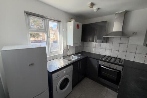 First Floor Flat, Sheringham Avenue, Manor Park, Newham, London photo 5