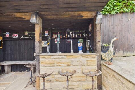 CAM04233G0-PR0027-STILL024