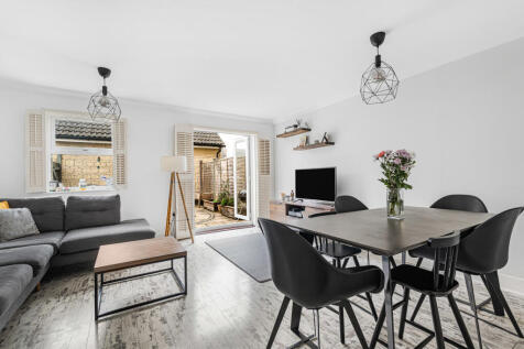 Sitting/Dining Room
