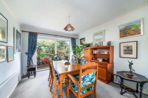 OPEN-PLAN LIVING DINING ROOM - DINING AREA